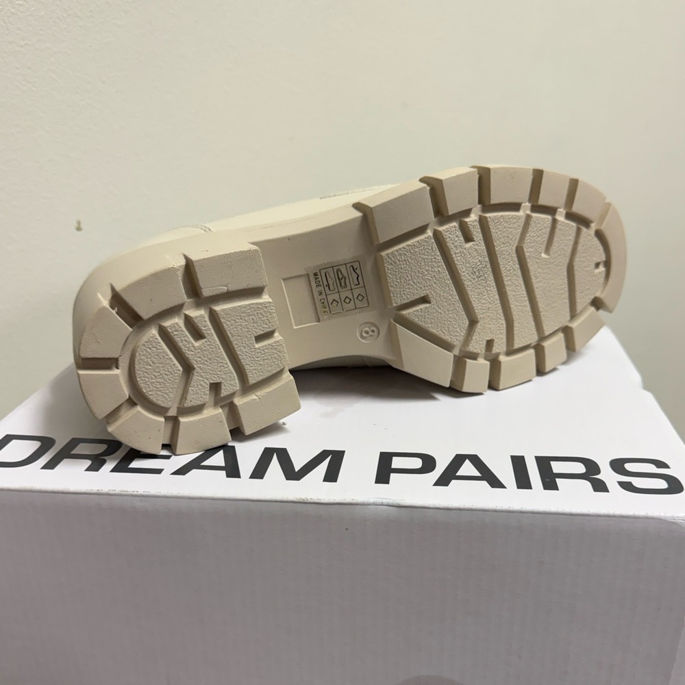 NWT Dream Pairs Chunky Heel Loafers Cream Ivory Gold Chain - Women’s Size 8 - Picture 6 of 6